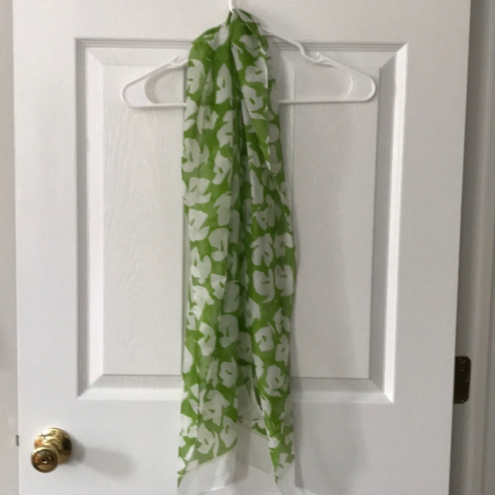 Green/white summer scarf